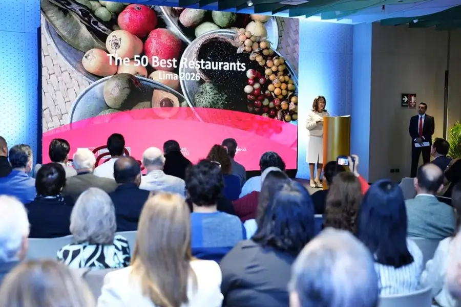 Conferencia de prensa de The 50 Best Restaurants 2026 en Lima con audiencia presente